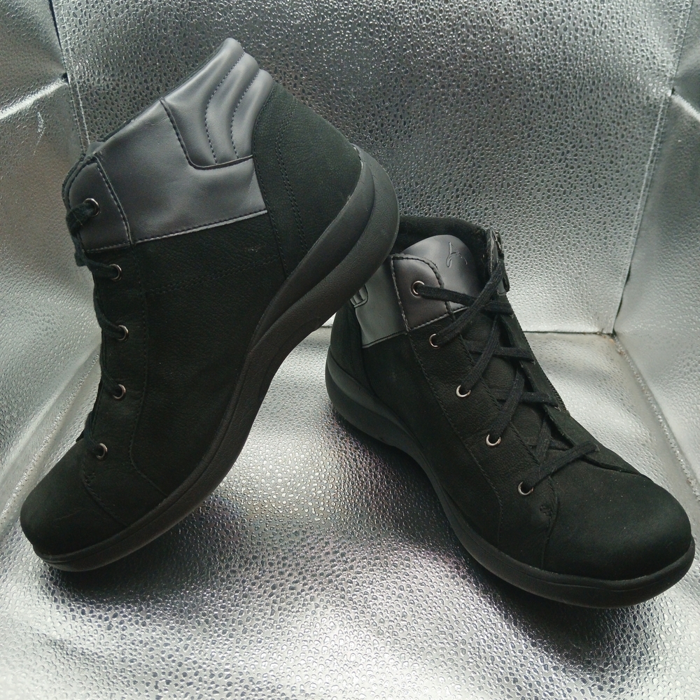Aravon Black Lace Up Ankle Boots Women's Size 7.5